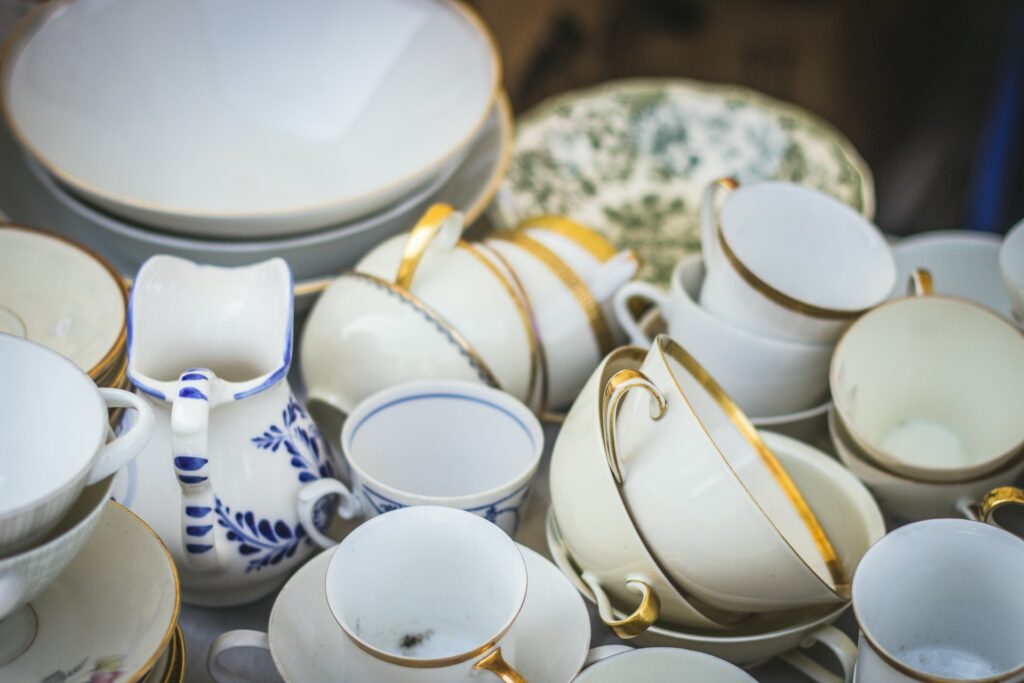Instructions on How to Remove Tough Stains Caused by Coffee and Tea from Cups and Mugs