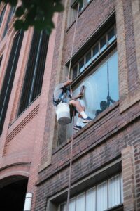 The Way to Clean Windows That Are Outside and You Cannot Reach